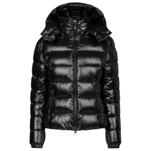 Jacka från Save The Duck - Säljer min Save The Duck jacka eftersom den är för liten på mig. Jackan är glansig, vegan, behåller värmen och vattentät. Använd en vinter. 