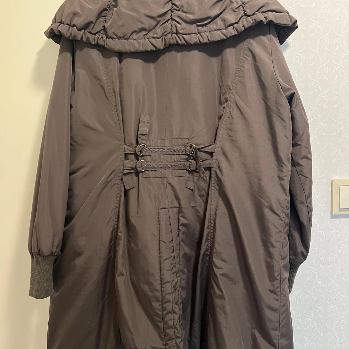 Brun parkajacka från XINT med huva - 2