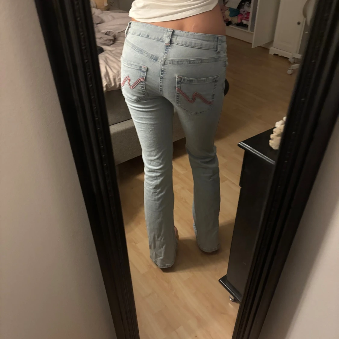 Ljusblå bootcut jeans från Nelly - 1