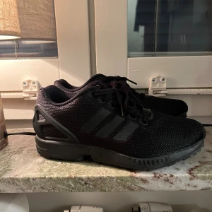 Adidas skor  - Adidas skor i fint skick storlek 38 2/3. 250kr