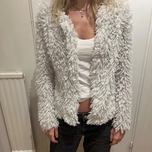 Vit fluffig teddykofta - 😍😍😍