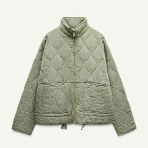 Quiltad jacka zara - SÖKER! Jag söker nån av dessa två jackor ifrån Zara i storlek xs eller s. Skriv om du vill sälja💗