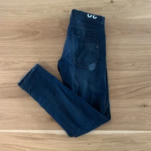 Dondup Vicious Jeans - Dondup Vicious Jeans, Skick 9/10, Storlek 30, Jeansen sitter som George! Hör av dig vid funderingar!