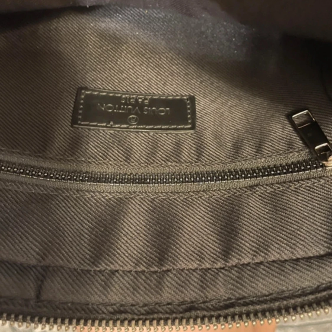 L och V väska helt ny  - 4