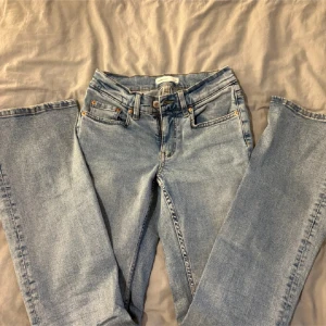 Botcut jeans  - Lågmidjade jeans från Gina tricot storlek 34/xs 
