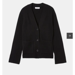 Svart kofta från Wera  - Svart kofta från Wera, använd 1 gång så i nyskick💕