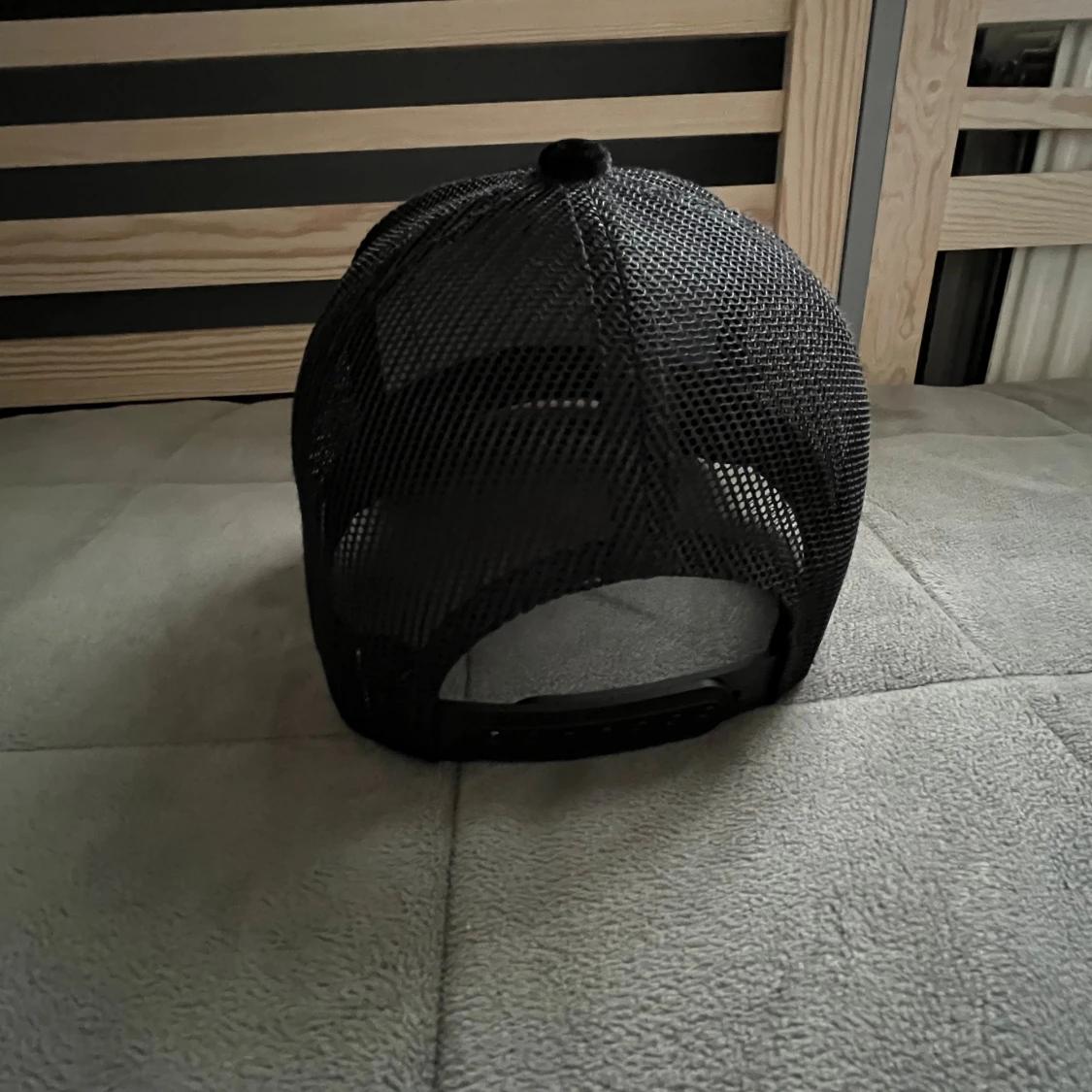 Svart meshkeps med biltryck - 2