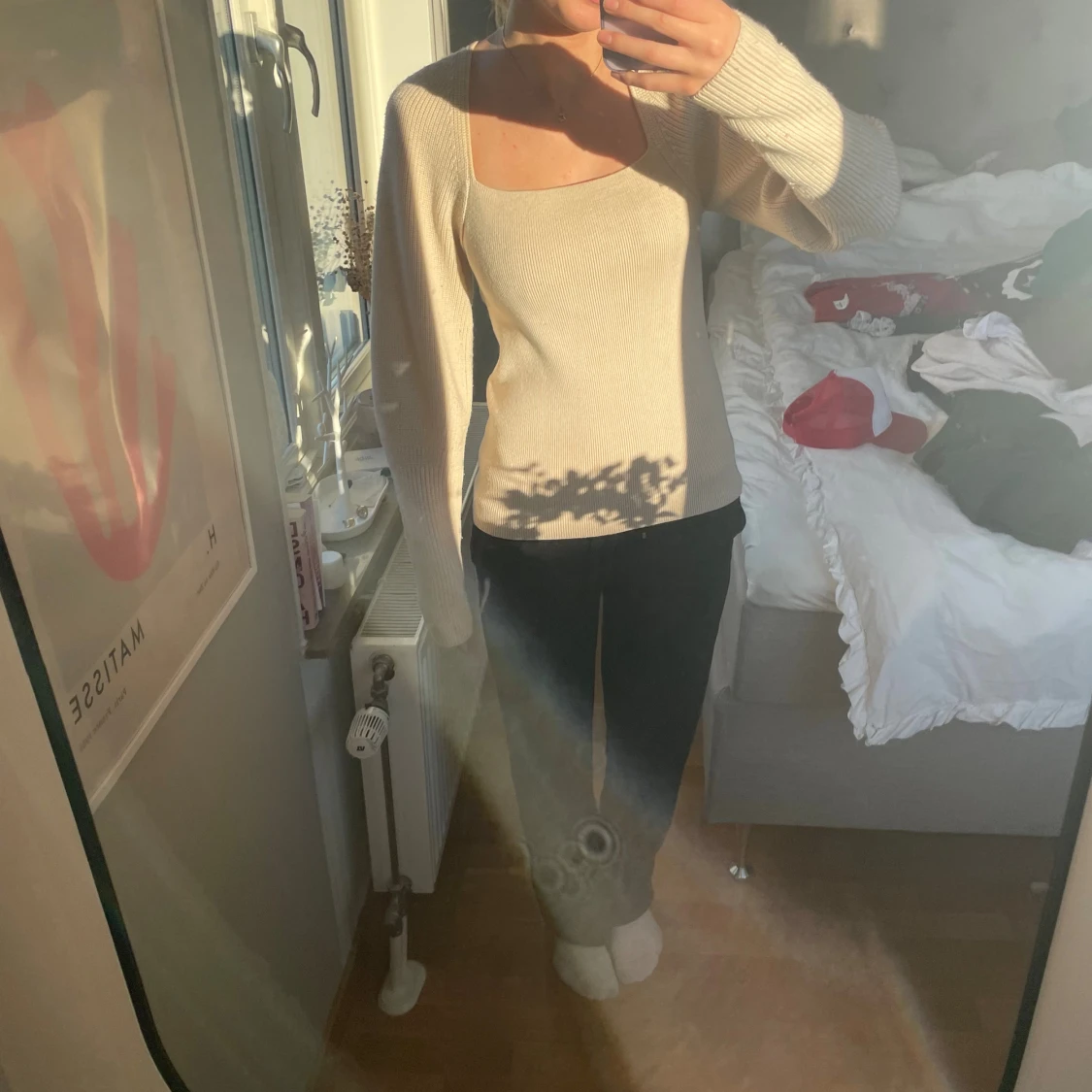 Beige stickad tröja från COS