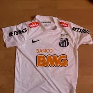 Santos tröja. Neymar.11 - Helt oanvänd Neymar tröja från säsongen 2012/13. Priset är inte hugget i sten