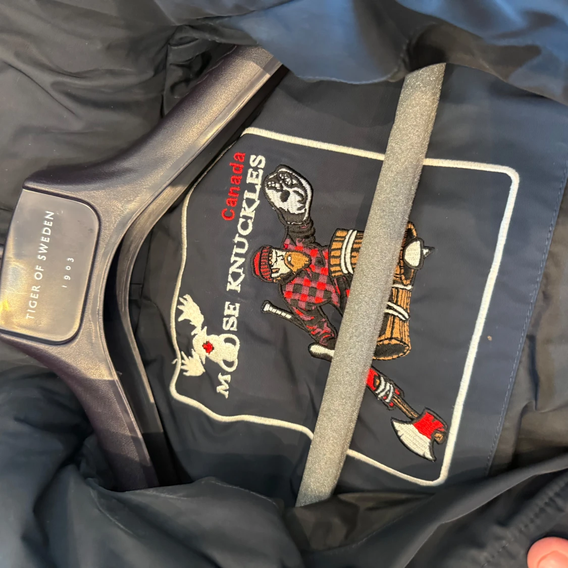 Mörkblå dunjacka Moose Knuckles - 2