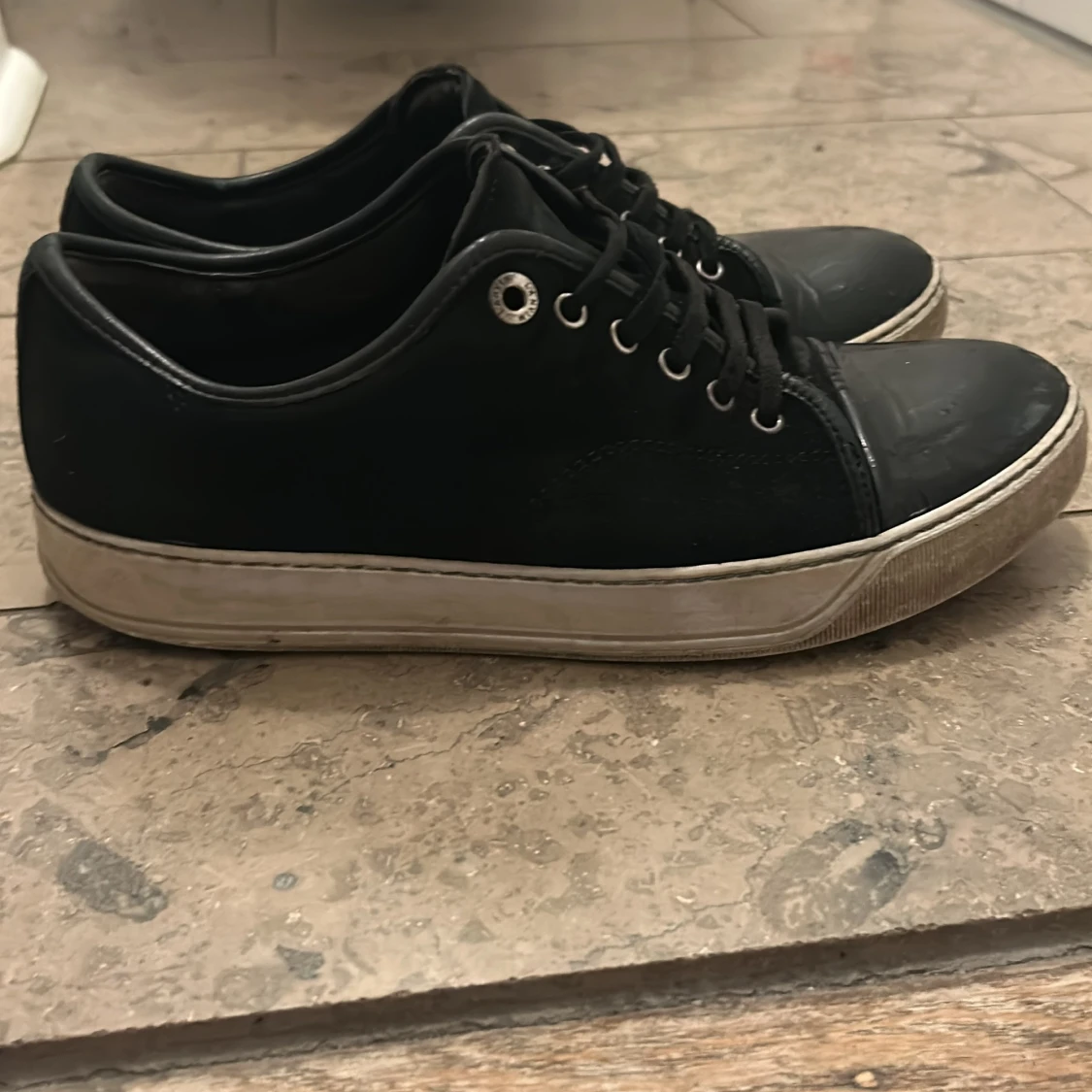 Svarta lanvins captoe med glans  - 1