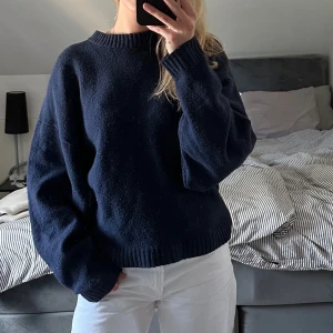 Nelly tröja  - Mysig stickad tröja från Nelly. Endast använd fåtal gånger. Är lite nopprig, utöver det inga defekter. Nypris 399. 🥰