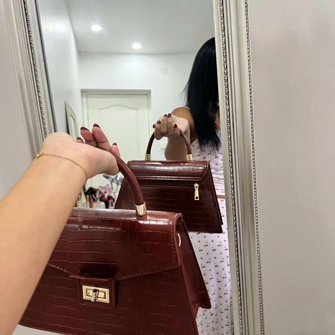 Brun handväska i croco-mönster - 2