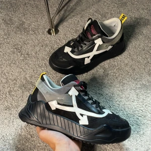 Sneakers  - Storlek 39, knappt använda 