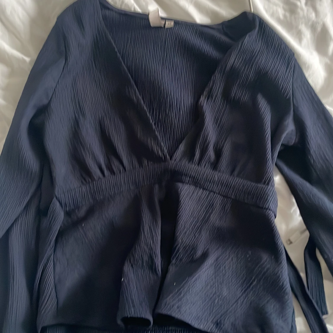 Mörkblå omlottopp från Nelly XS