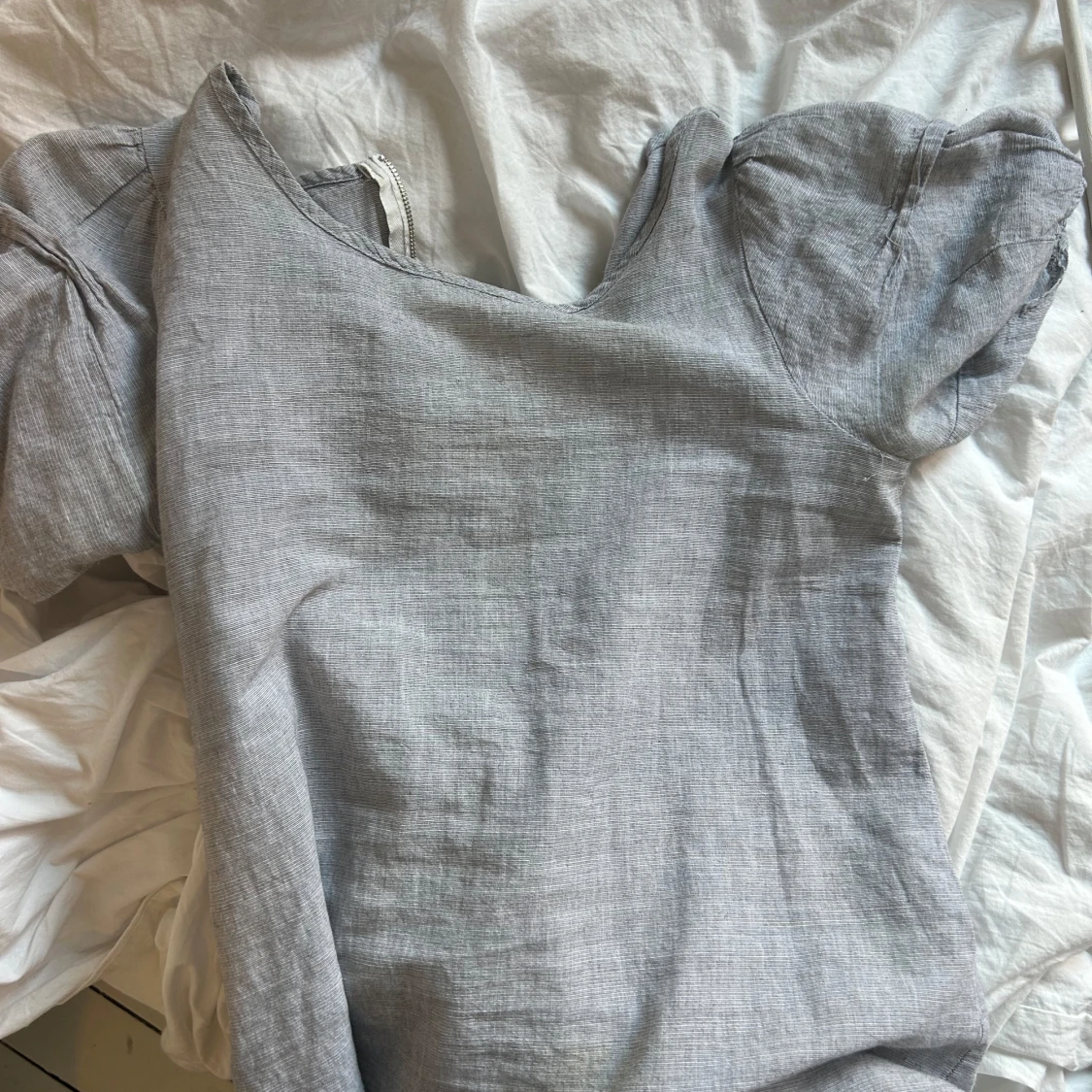 puffärmad grå blus - 3