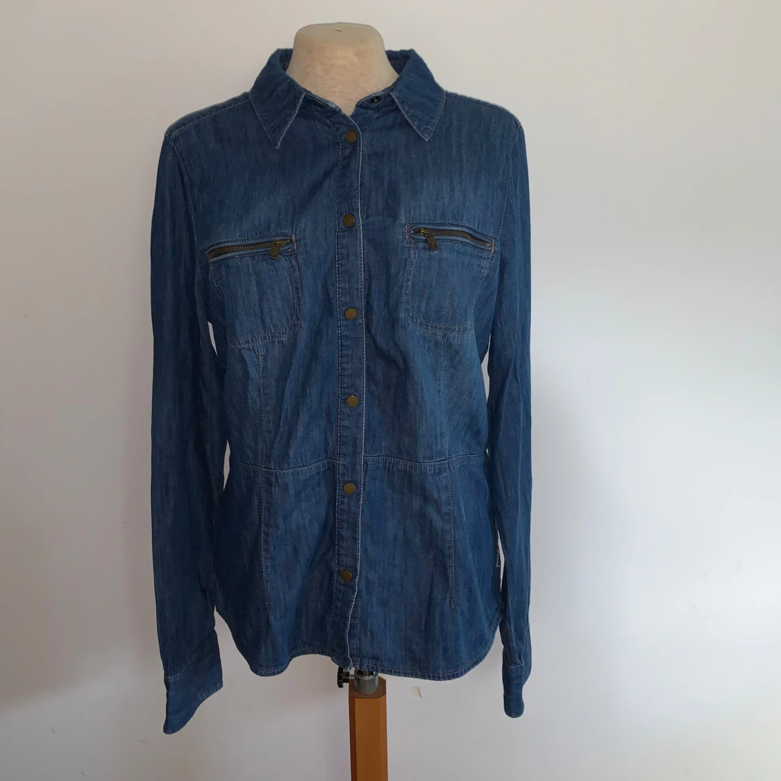 Jeansskjorta från Peak Performance