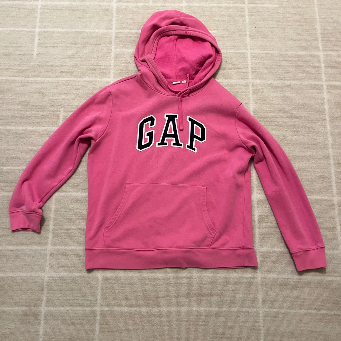 Rosa hoodie från GAP med huva