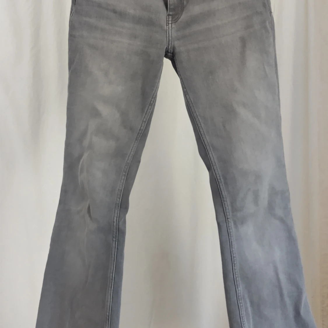 Grå bootcut jeans lager 157