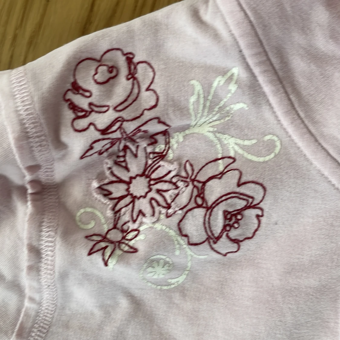 Ljusrosa hoodie med blommor från Esprit - 2