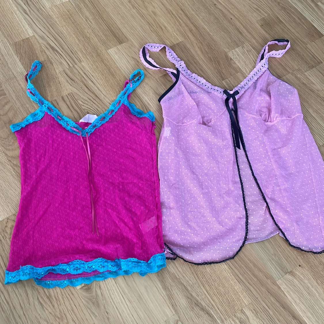 2 spetsiga linnetoppar i rosa & lila