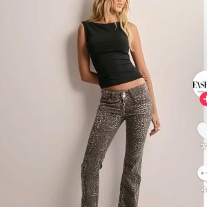 Leopardmönstrade jeans  - Jätte fina leopardmönstrade jeans 🐆. Jätte fint skick. Storlek 36 