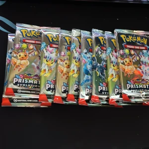 9 Stycken Prismatic evolution kort - Helt nya, fick de i present. Inte originals