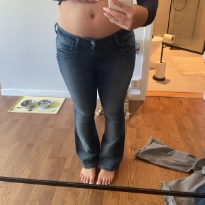 Lågmidjade jeans från Gina Tricot  - Lågmidjade jeans från Gina tricot, aldrig använda, för små för mig!