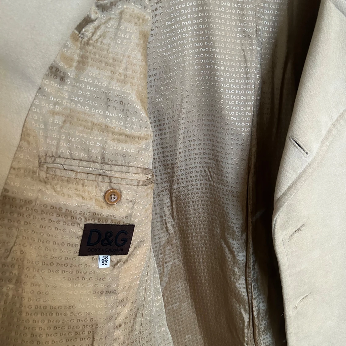 Beige rock från Dolce & Gabbana i riktigt bra skick - 1