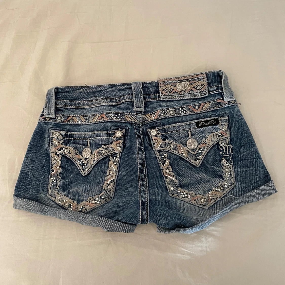 Miss Me jeansshorts med detaljer - 3