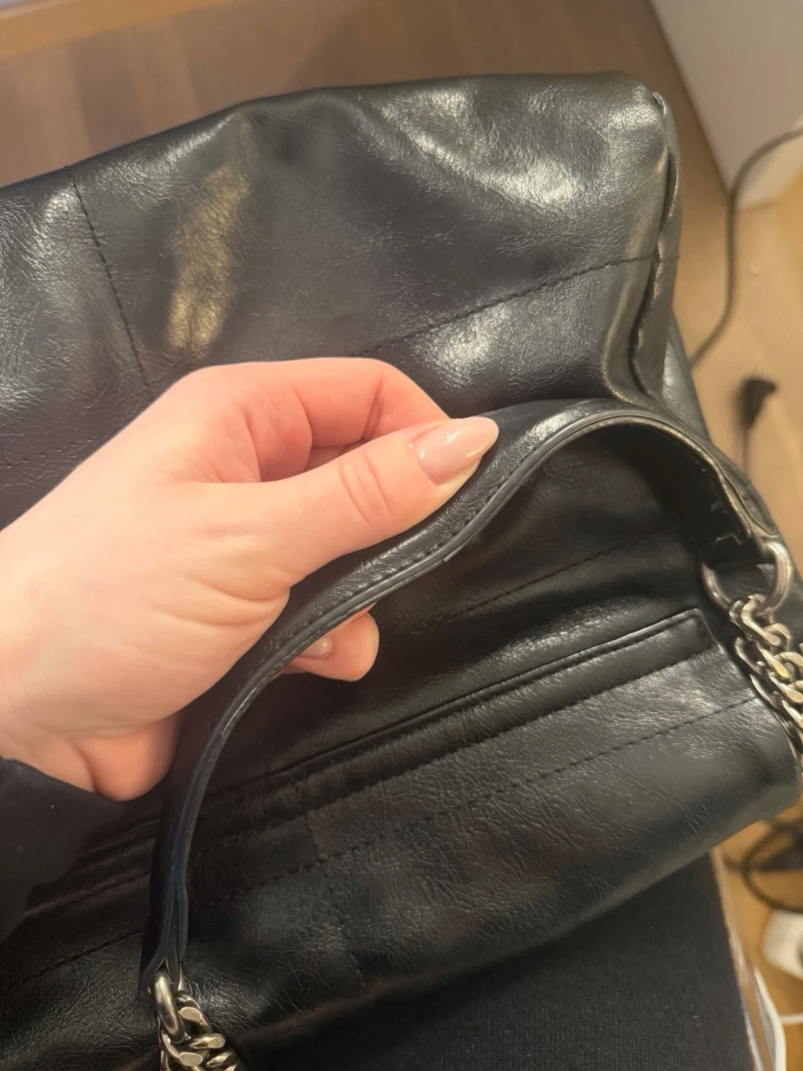 Svart väska med axelband från Zara - 4