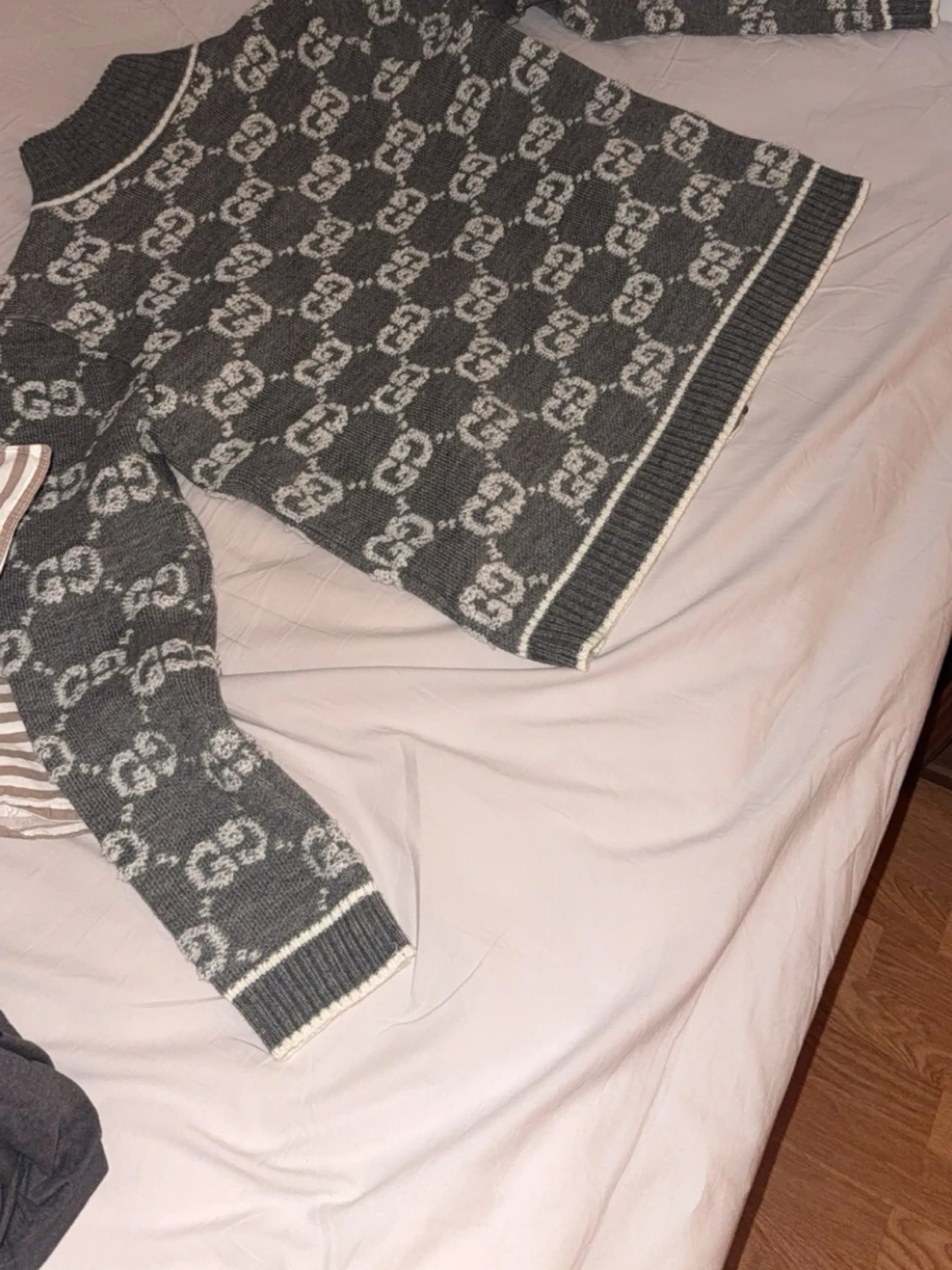 Grå Gucci cardigan  - 1