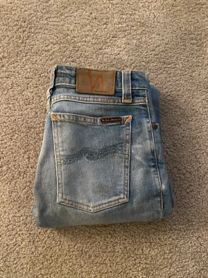 Nudie jeans  - Nudie jeans 9/10 skick har ni någon fråga skriv till mig! 