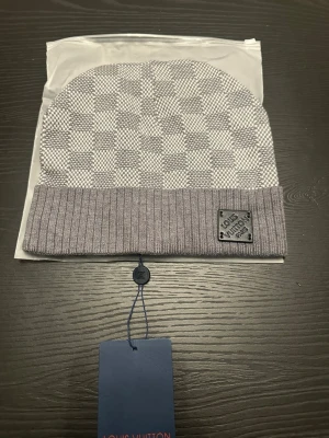 L mössa med tags - L mössa med tags