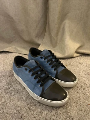 Lanvin Cap Toe - |Lanvin cap toe| | Storlek: UK 9 (43-44)| Skick: 9/10| Medföljer: box | Frågor eller funderingar tveka inte på att höra av dig!