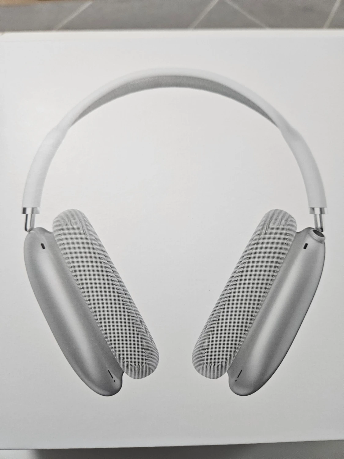 Ett par vita hörlurar  - 5