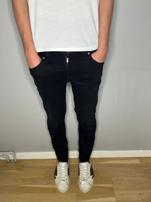 Nudie Jeans - Nudie Jeans| Storlek: 29/32| Modellen är 177 cm| Skick: 9/10| Pris: 349kr| Priset går alltid att diskutera😊