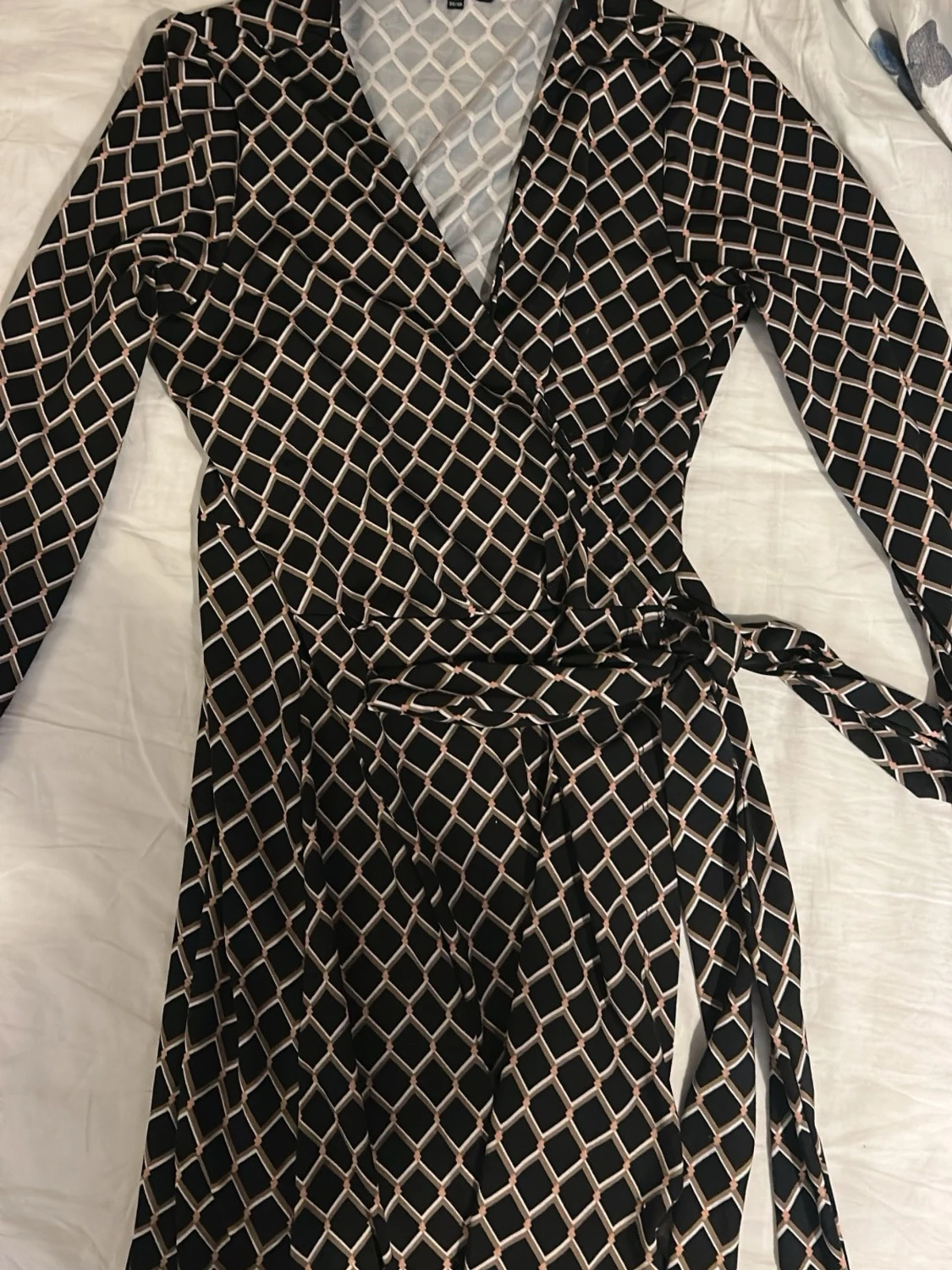 Mönstrad omlottklänning från Happy Holly