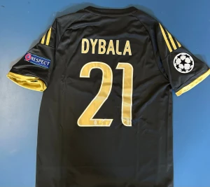 Dybala Juventus Fotbollströja - Helt ny Dybala Juventus Fotbollströja i storlek M