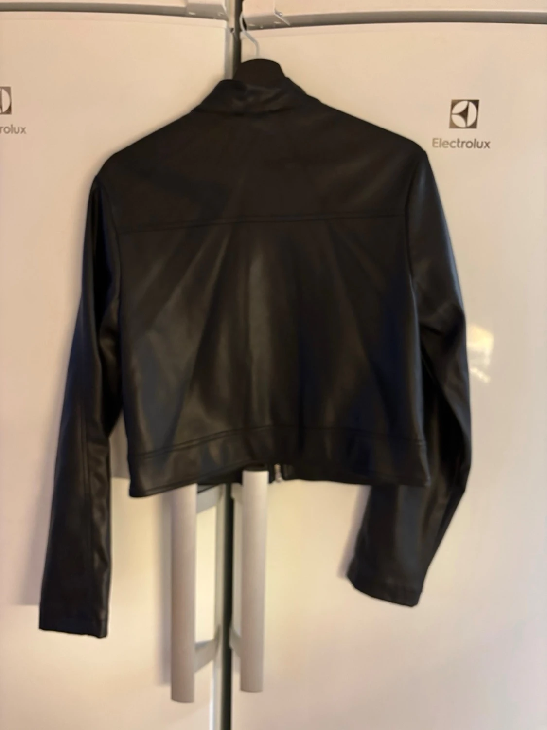 Svart croppad skinnjacka - 1