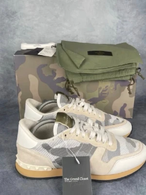 Valentino rockrunners - Endast snöre och Dustbag som medföljer, kom med bud!