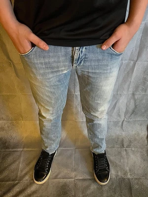 Dondup Jeans  - Dondup jeans!  || Nypris ~ 4000kr Vårt pris ~ 449kr || Midja ~ 41cm Längd ~ 99cm ||  Bara att höra av sig vid funderingar!!🙌
