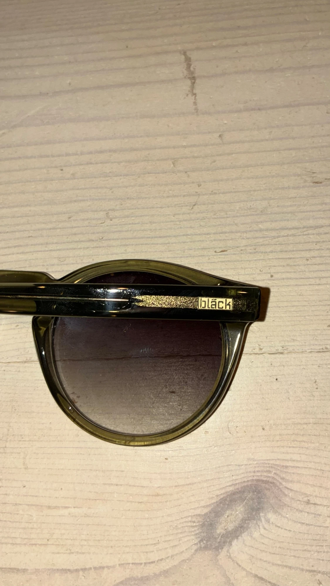 Svarta runda solglasögon från Black - 2