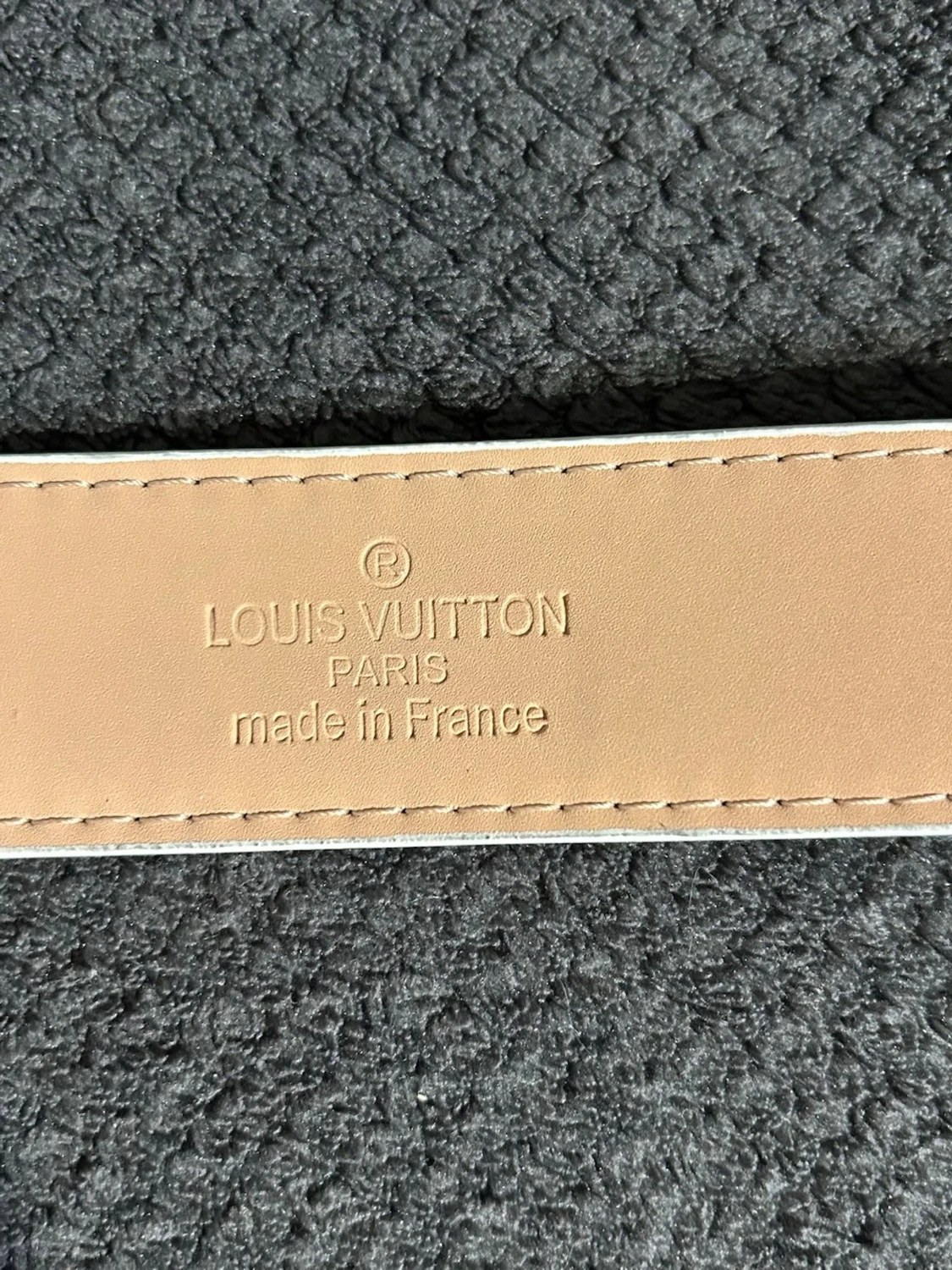 Vitt bälte med guldlogga - 3