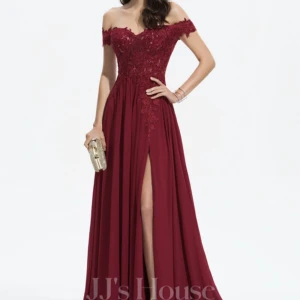 Balklänning - Vinröd balklänning från JJ’s house , köpt här på Plick av en person som enbart använde den på balen. Har själv aldrig använt den endast provat så den är nästan som en ny. ❤️ Måtten är anpassade efter första ägaren därav så kan storleken vara off men den är ungefär en S!  