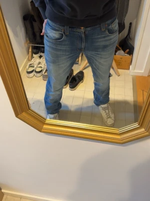 Nudie Jeans Thin Finn - Säljer mina gamla Nudie jeans som inte kommer tillanvänding längre. Storleken är W 34 L 34. Vid intresse eller frågor är de bara att höra av sig🙌🤩