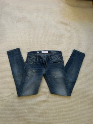 Replay jeans - Snygg tvätt med slitningar, bra skick