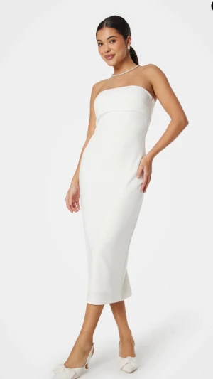 Vit klänning bubbleroom  - Säljer min fina vita klänning från bubbleroom, endast använd 1 gång i storlek 36 så den är i nyskick. 