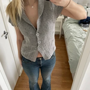 Grå Stickad Väst - Superfin stickad väst ✨🧸💕