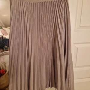 Kjol - Fin kjol från H&M. Öppen för prisförslag!